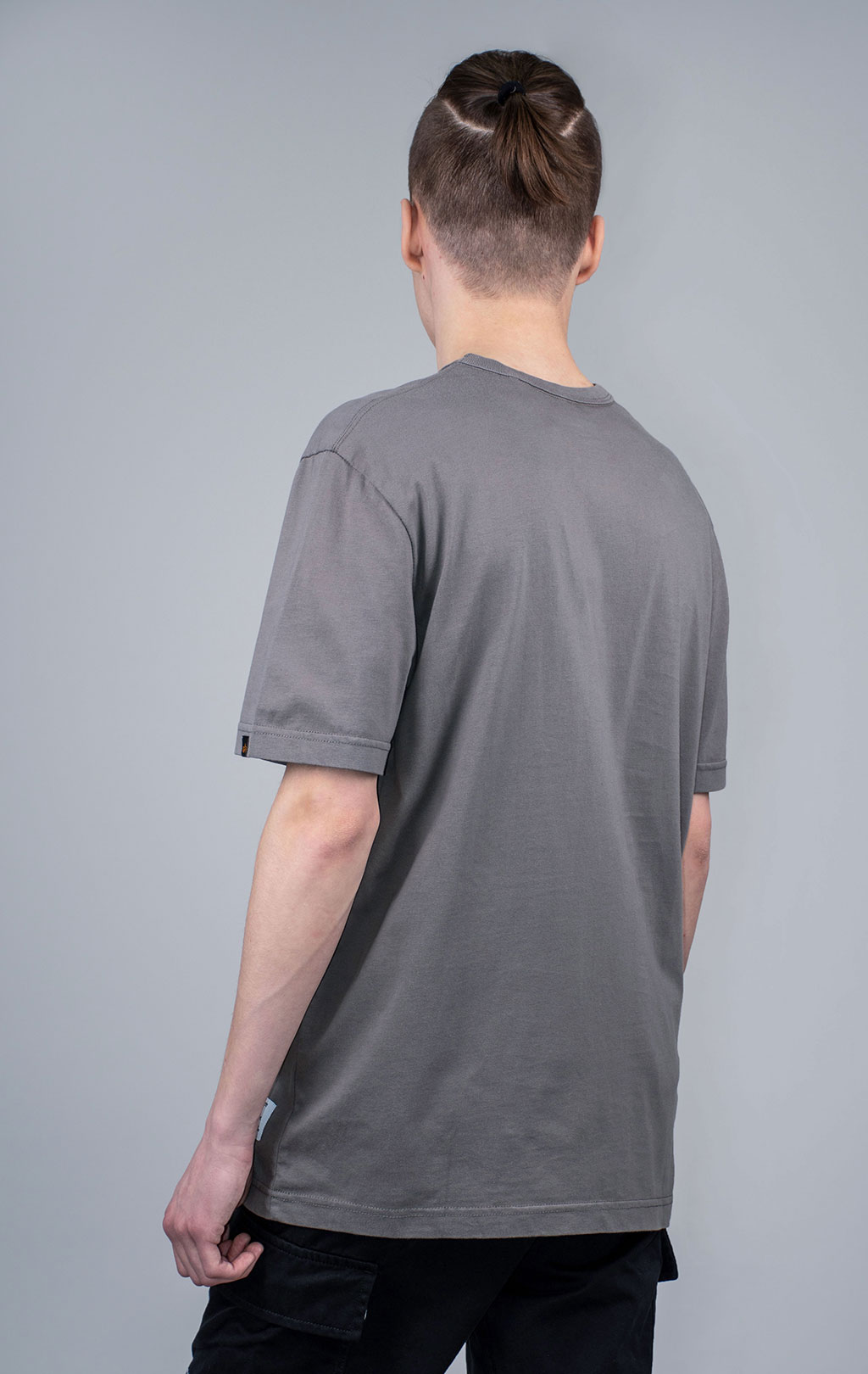 Футболка ALPHA INDUSTRIES ALPHA BADGE TEE SS 24 aircraft gray 