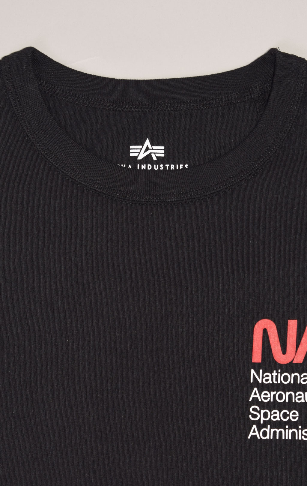 Футболка ALPHA INDUSTRIES NASA WORM LOGO TEE плотная SS 23 black 