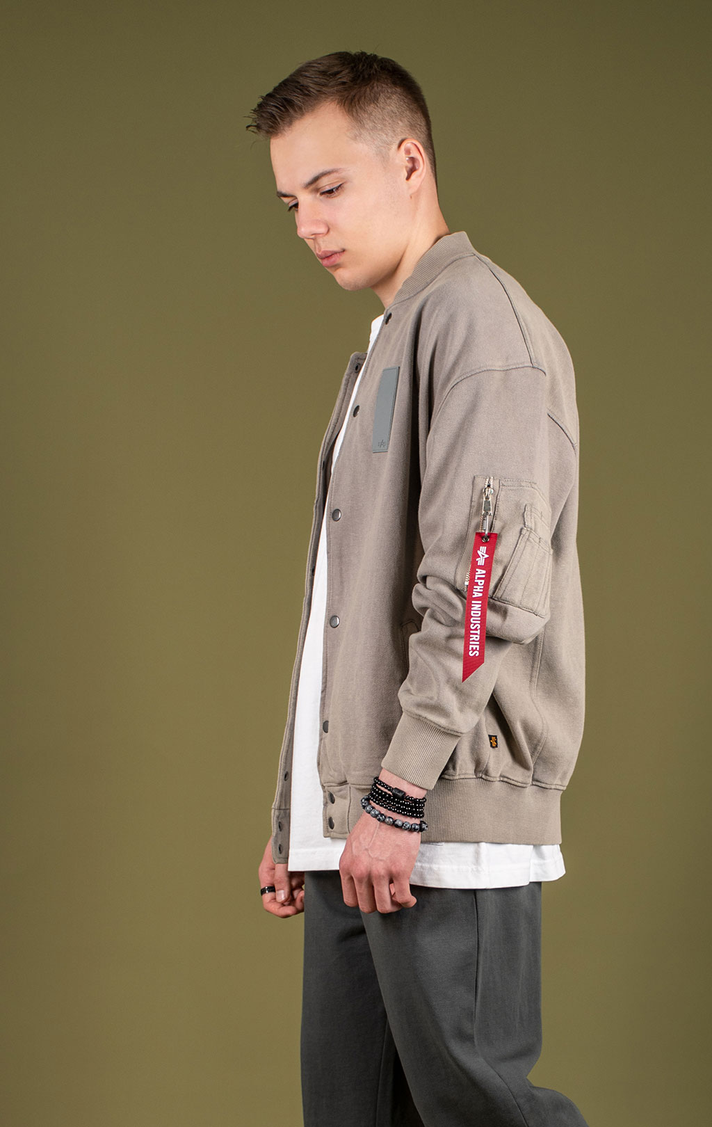 Бомбер трикотажный ALPHA INDUSTRIES FRENCH TERRY JACKET MA-1 SS 25 m mid gray 