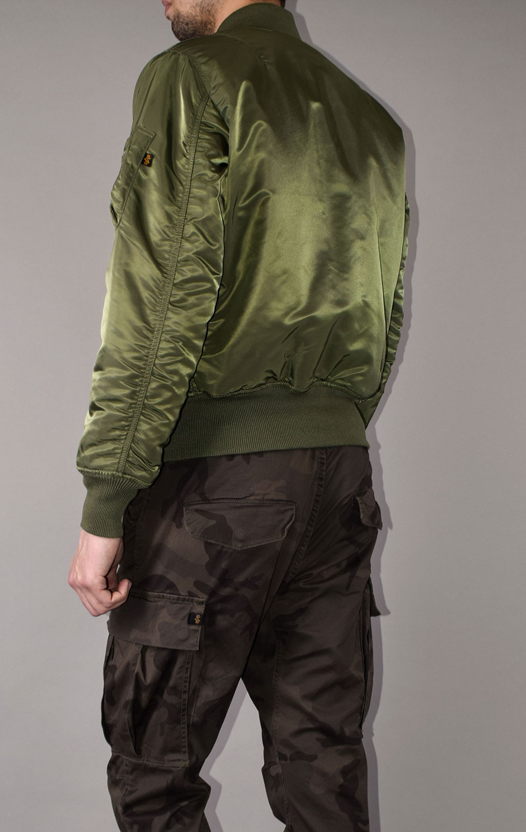 Бомбер ALPHA INDUSTRIES MA-1 sage green 