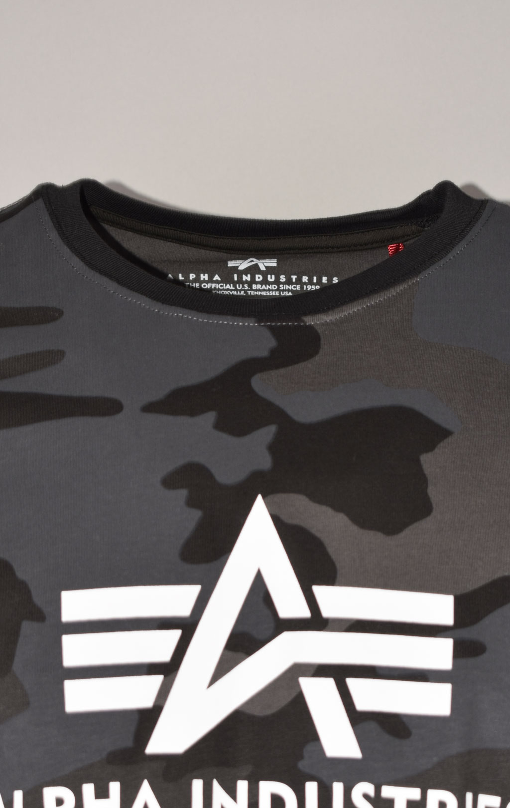 Футболка ALPHA INDUSTRIES BASIC T CAMO black camo 