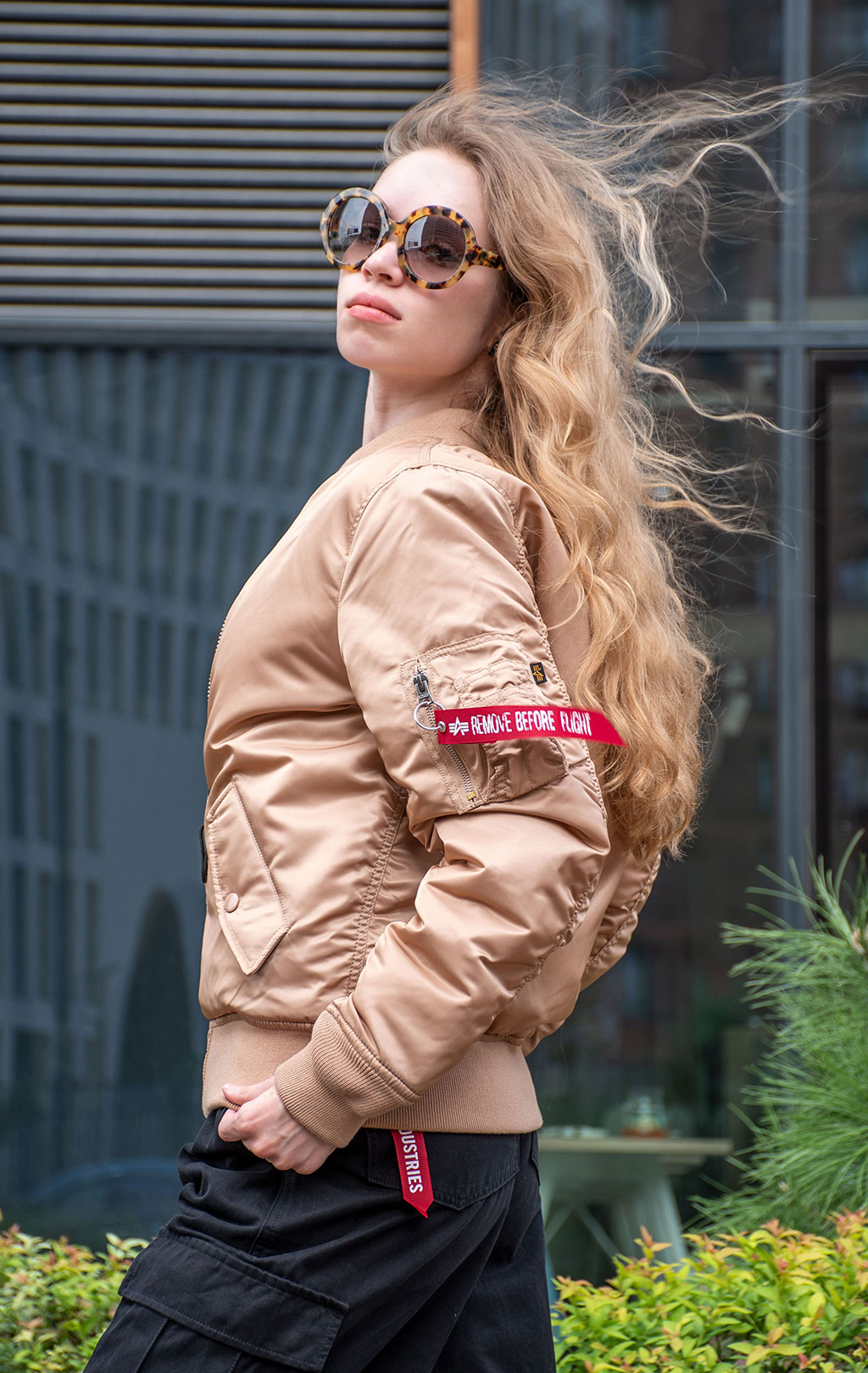 Женская куртка-бомбер лётная ALPHA INDUSTRIES MA-1 FW 21 m rose gold 