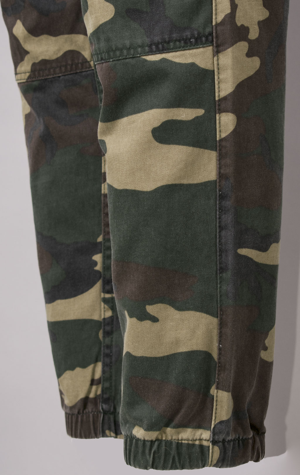 Брюки джоггеры ALPHA INDUSTRIES COTTON JOGGER FW 23/24 camo woodland 