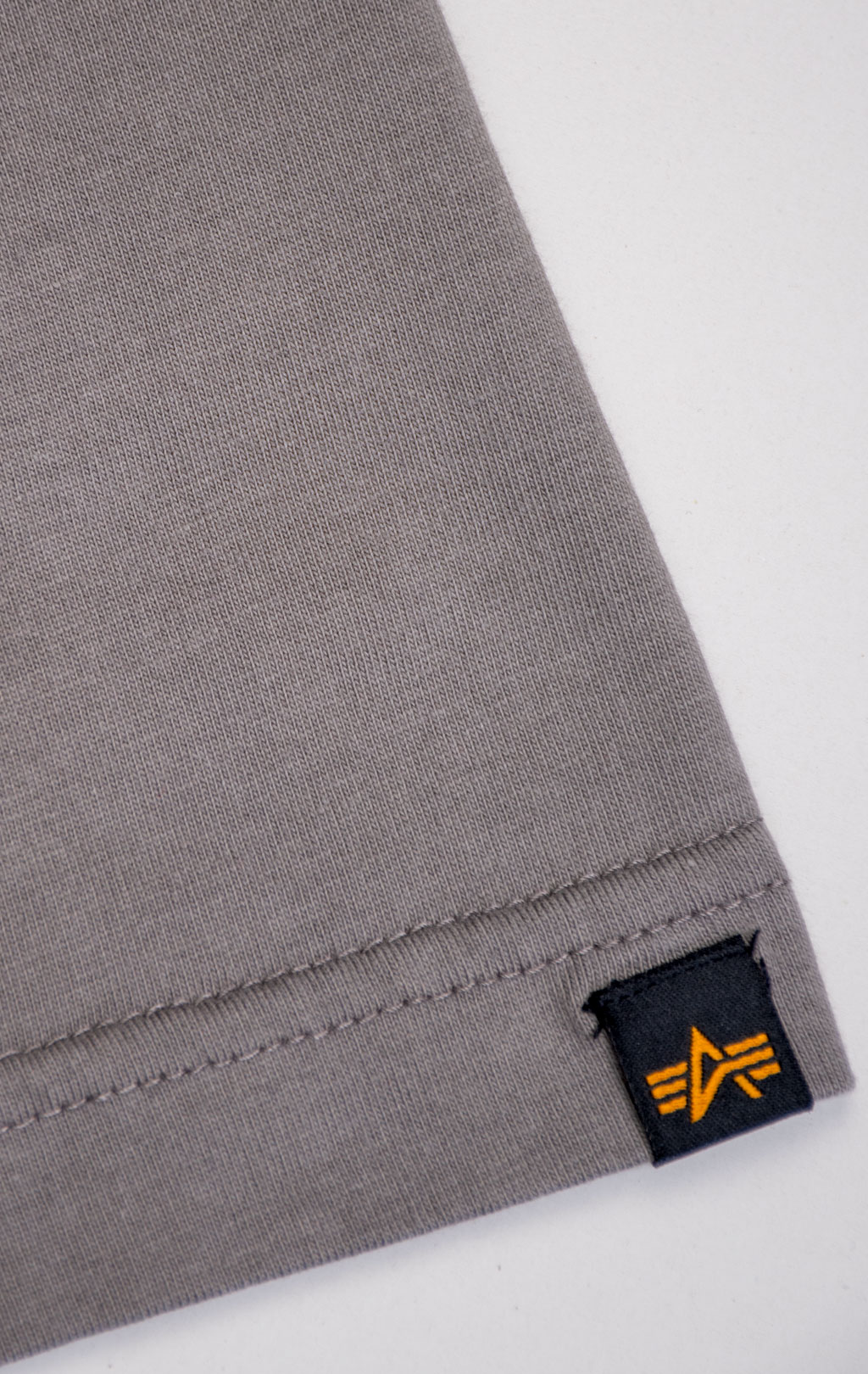 Футболка ALPHA INDUSTRIES ALPHA BADGE TEE SS 24 aircraft gray 