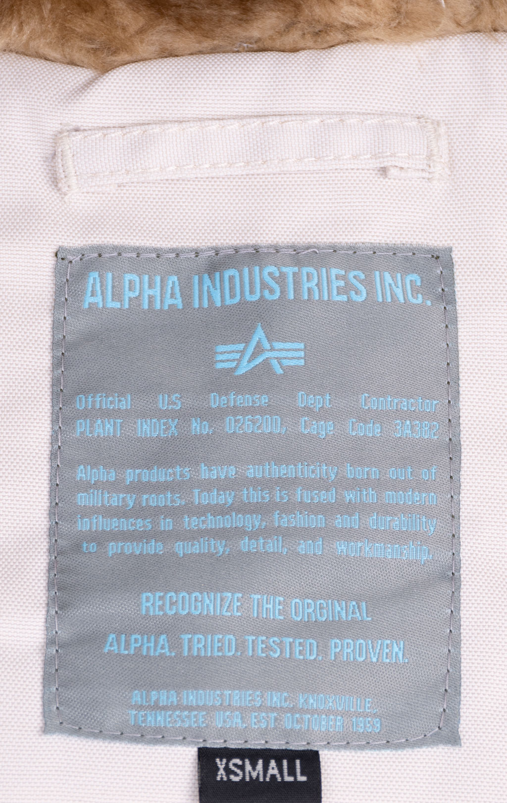 Женская аляска ALPHA INDUSTRIES EXPLORER натур. мех white off 