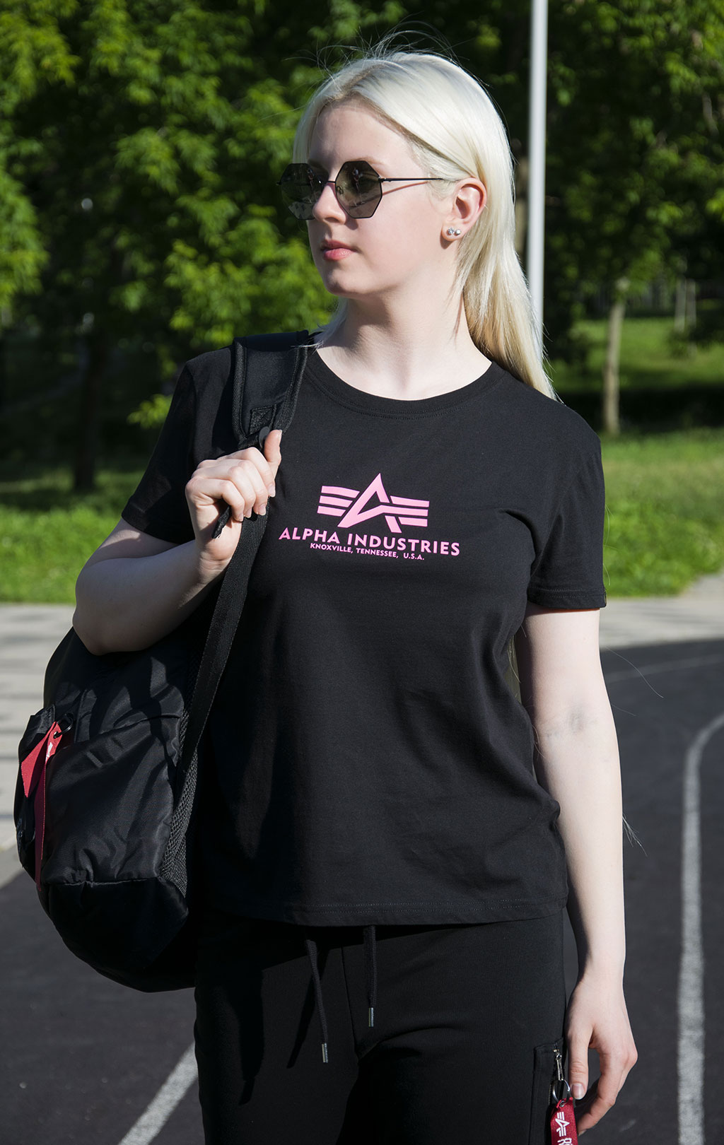 Женская футболка ALPHA INDUSTRIES NEW BASIC T black/neon pink 