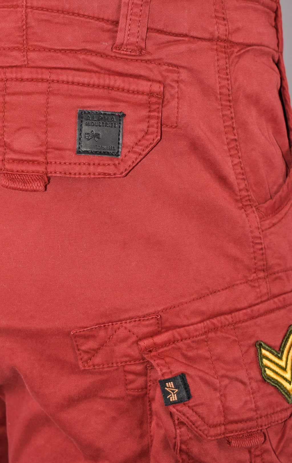 Шорты ALPHA INDUSTRIES CREW SHORT PATCH RBF red 