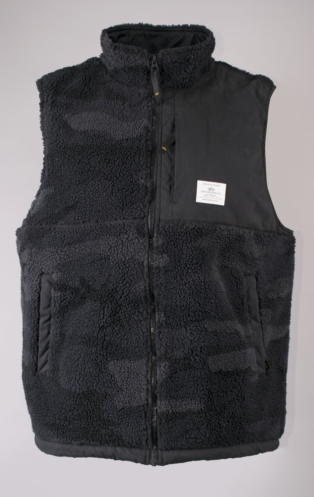 Жилет ALPHA INDUSTRIES SHERPA UTILITY VEST FW 21/22 m black woodland camo 