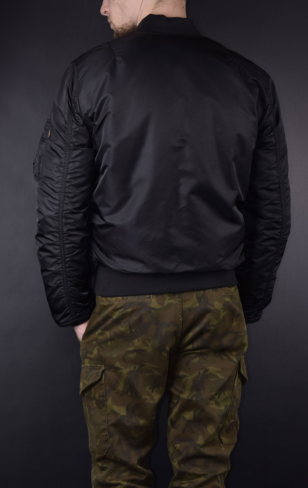 Бомбер ALPHA INDUSTRIES SLIM FIT MA-1 black 