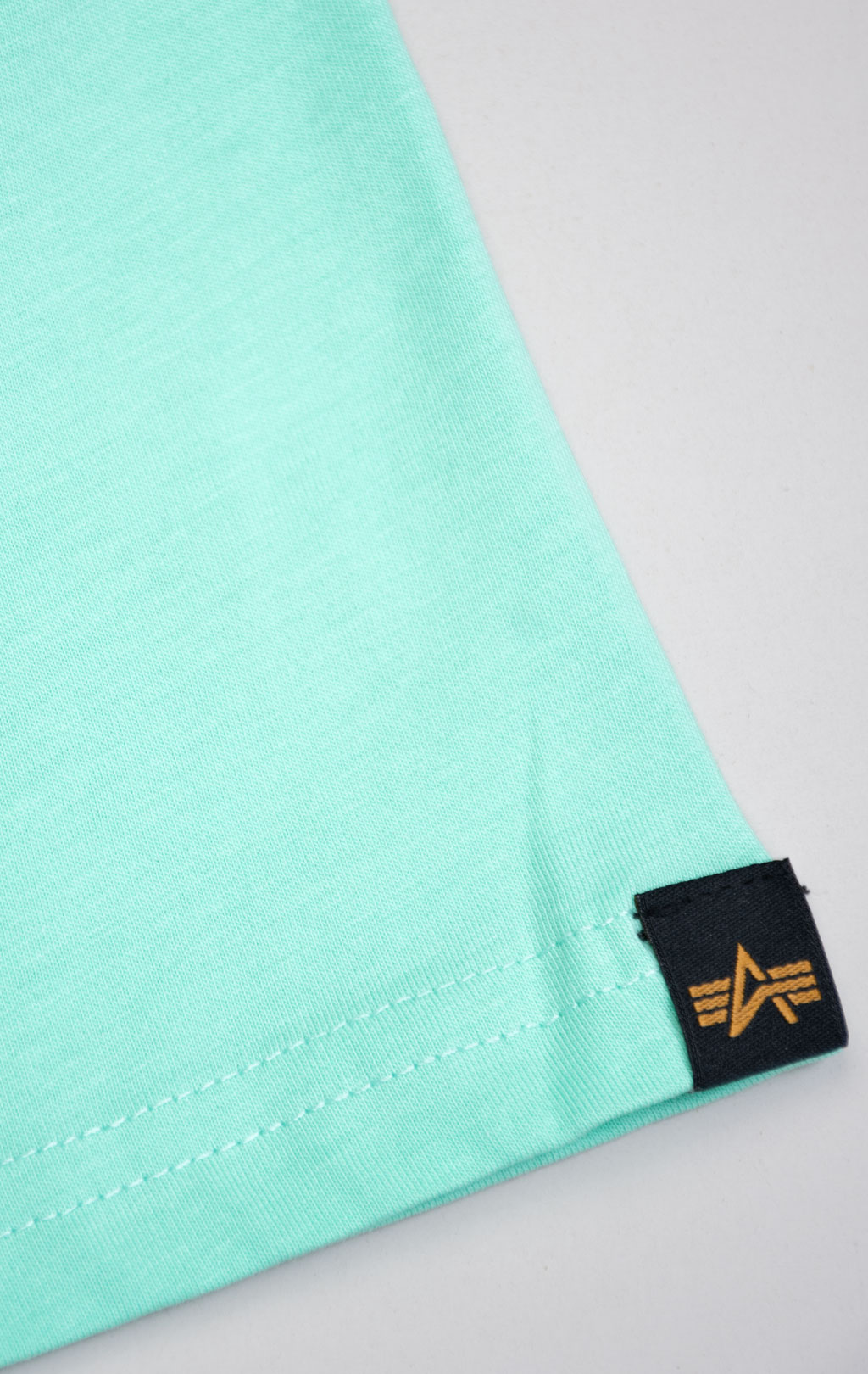 Женская футболка ALPHA INDUSTRIES NEW BASIC T pastel mint 