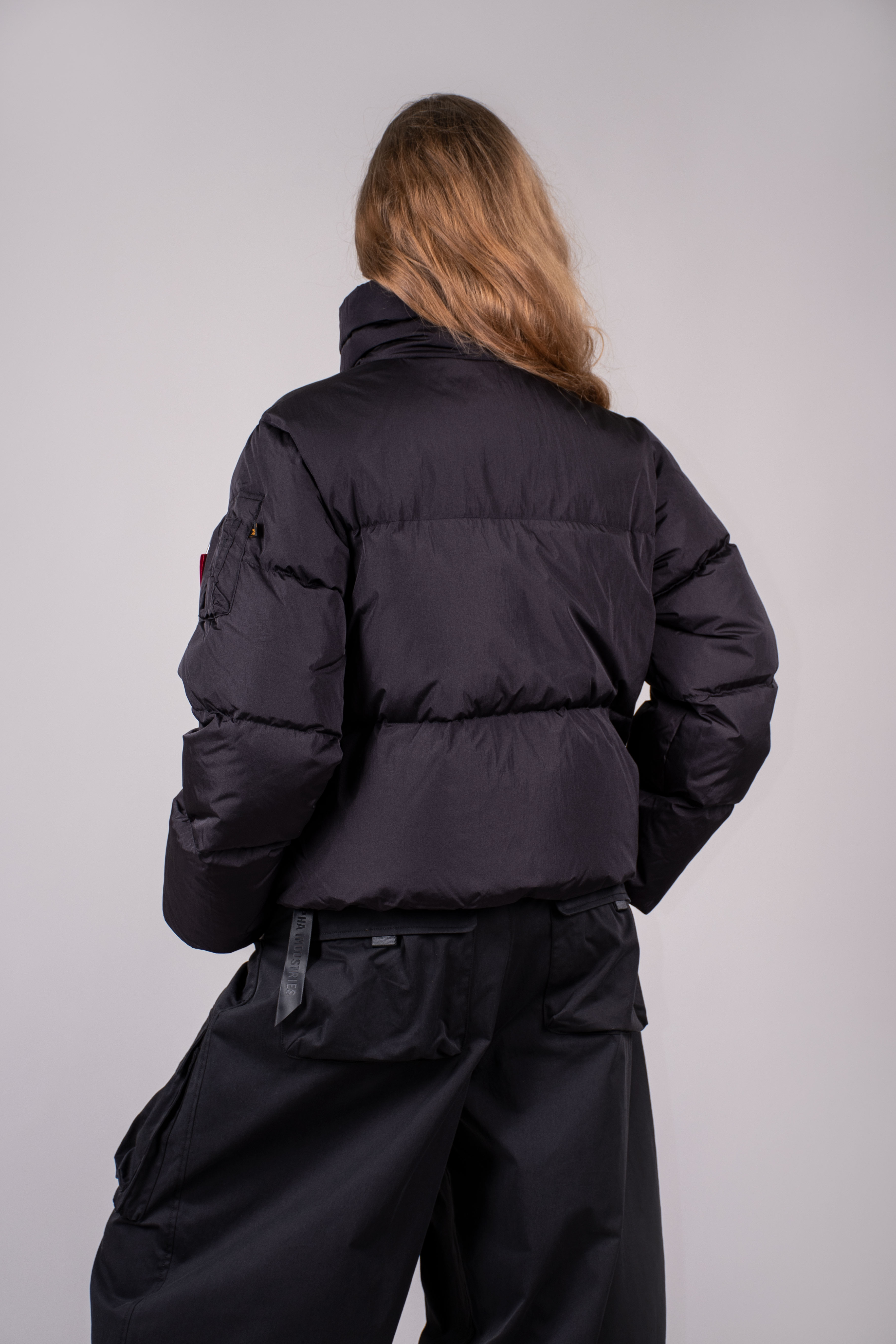 Женская куртка ALPHA INDUSTRIES SIERRA SHORT PUFFER FW 25/26 black 