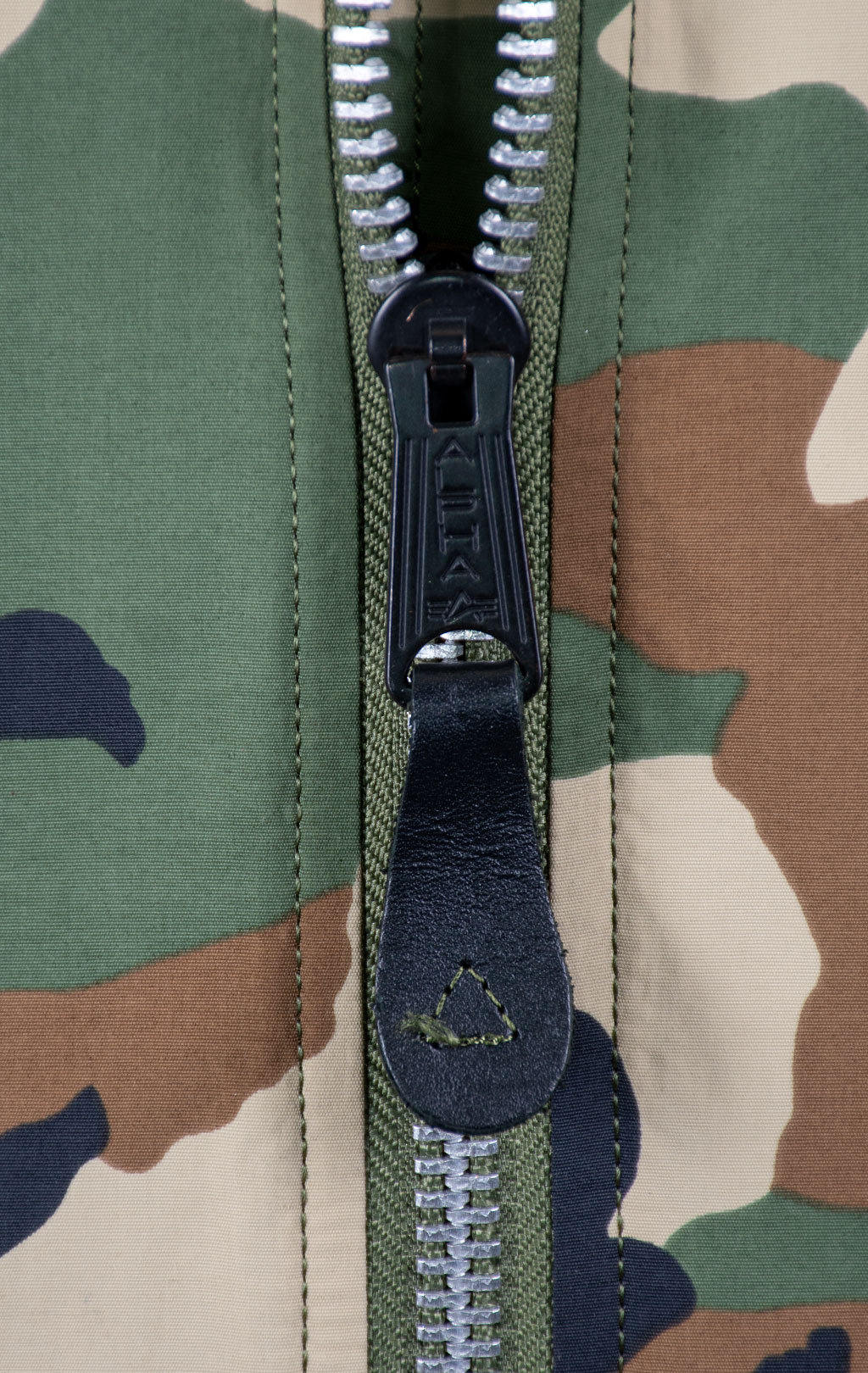 Бомбер-ветровка ALPHA INDUSTRIES L-2B DRAGONFLY BLOOD CHIT light camo woodland 