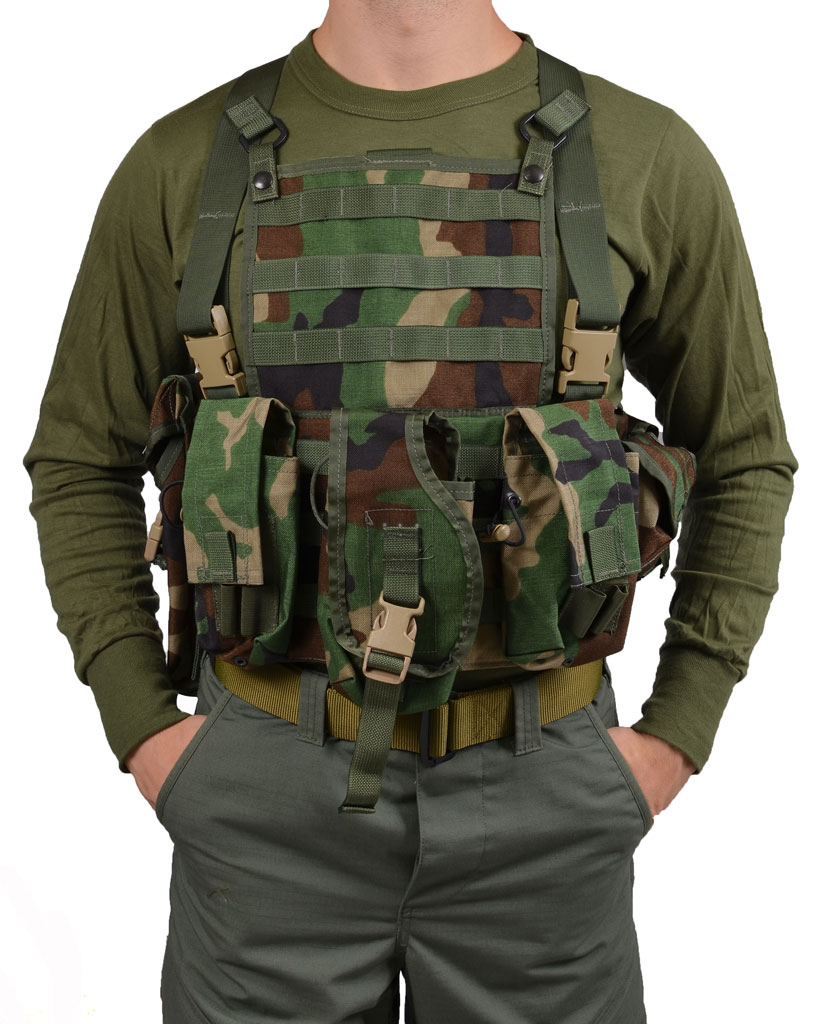 Жилет тактический MOLLE с подсумками camo woodland США