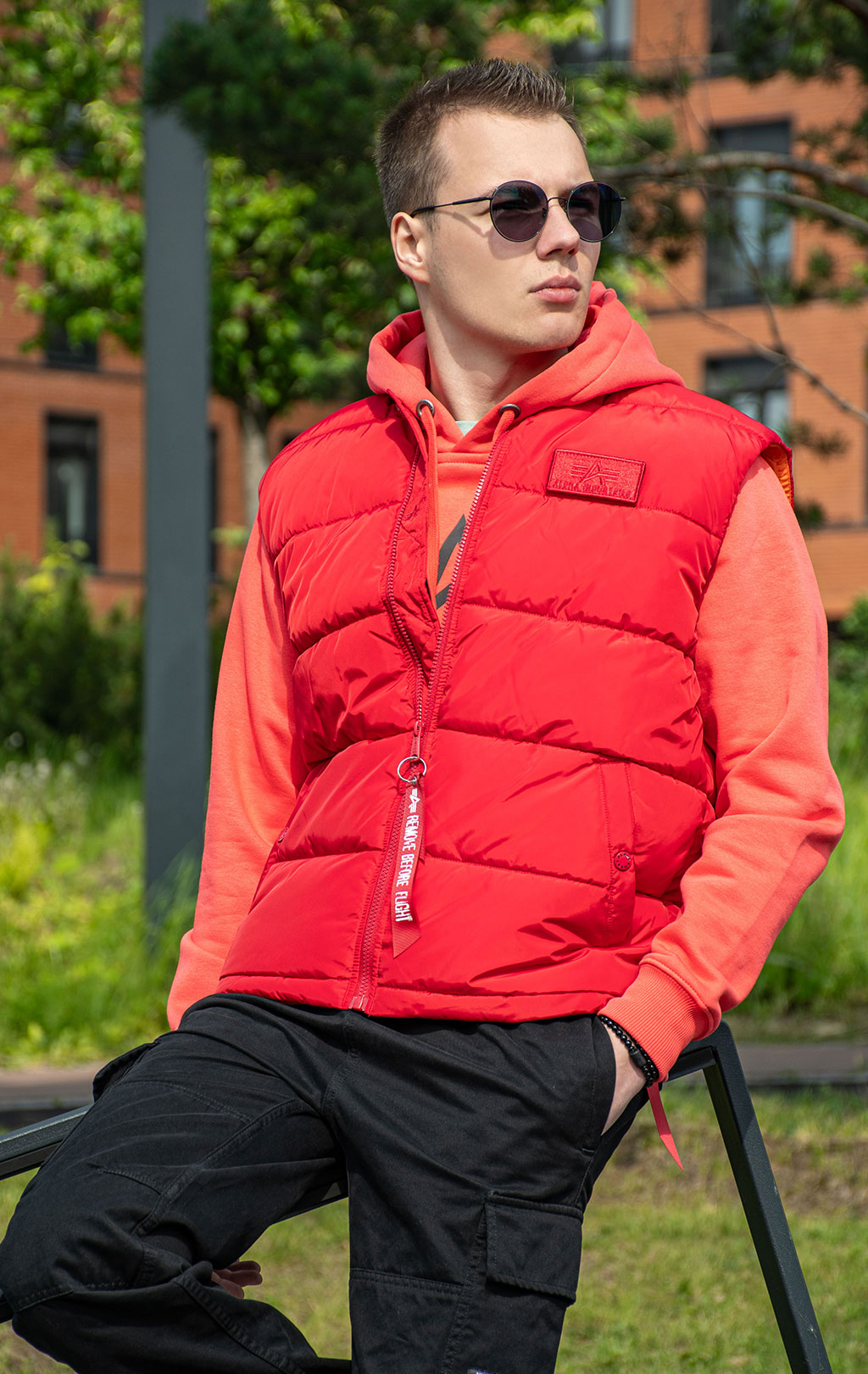 Жилет ALPHA INDUSTRIES PUFFER VEST LW mars red 