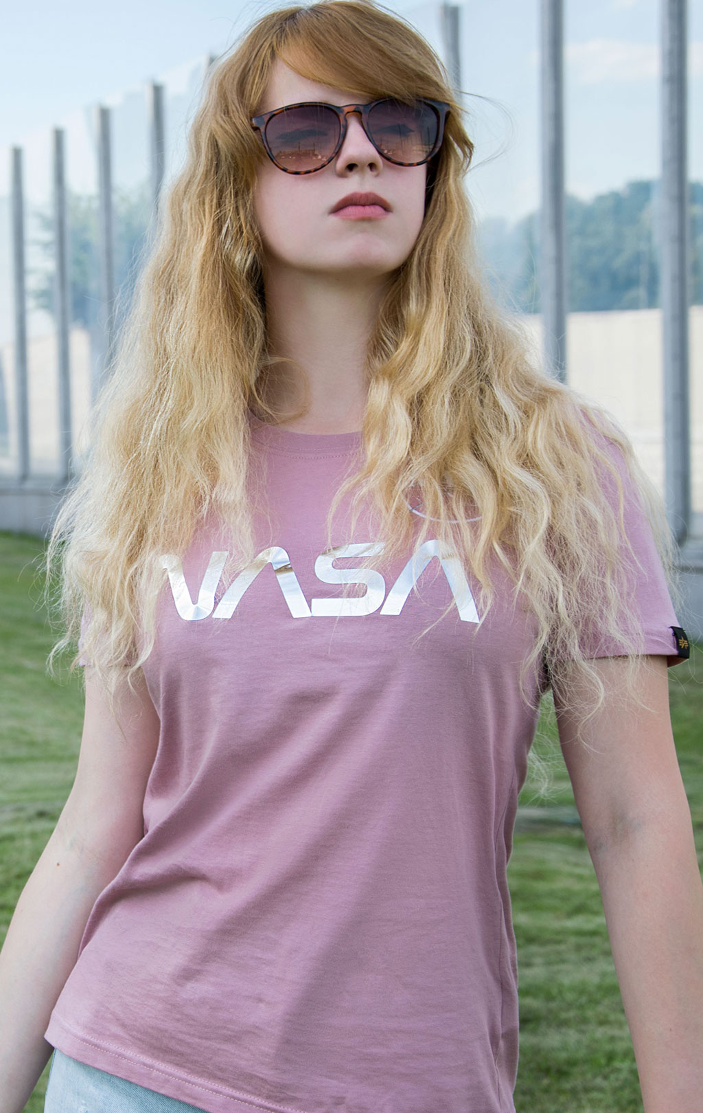 Женская футболка ALPHA INDUSTRIES NASA PM T silver pink/chrome 