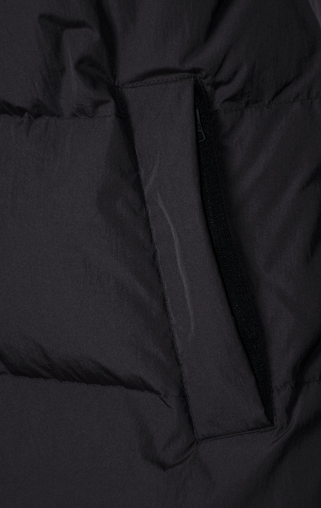 Женская куртка ALPHA INDUSTRIES SIERRA CONVERTIBLE JACKET FW 24/25 black 