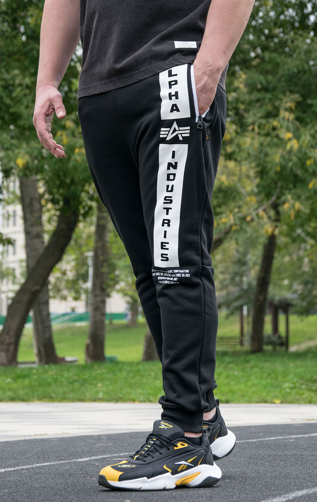 Брюки спортивные джоггеры ALPHA INDUSTRIES DEFENCE JOGGER black 