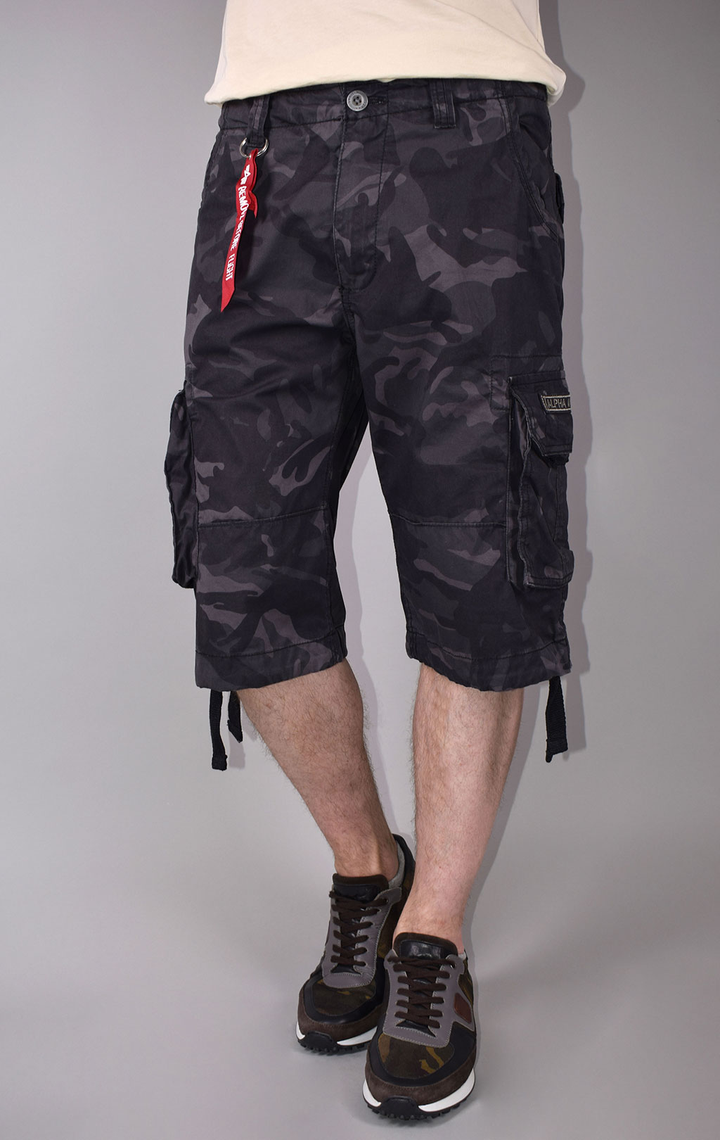 Шорты ALPHA INDUSTRIES JET black camo 