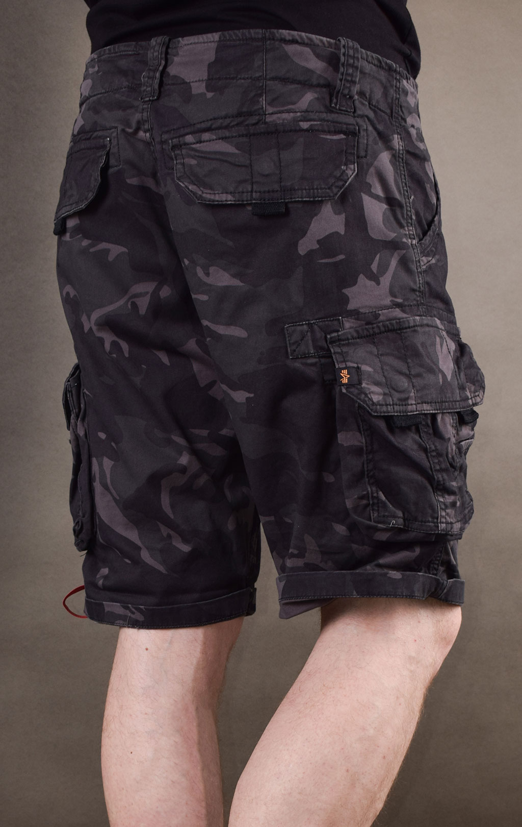 Шорты ALPHA INDUSTRIES CREW SHORT black camo 