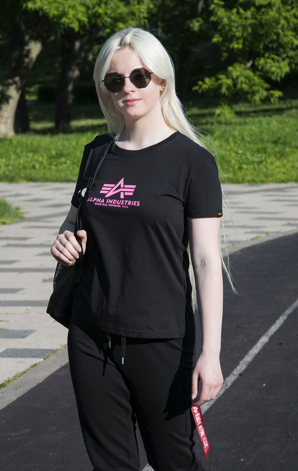 Женская футболка ALPHA INDUSTRIES NEW BASIC T black/neon pink 