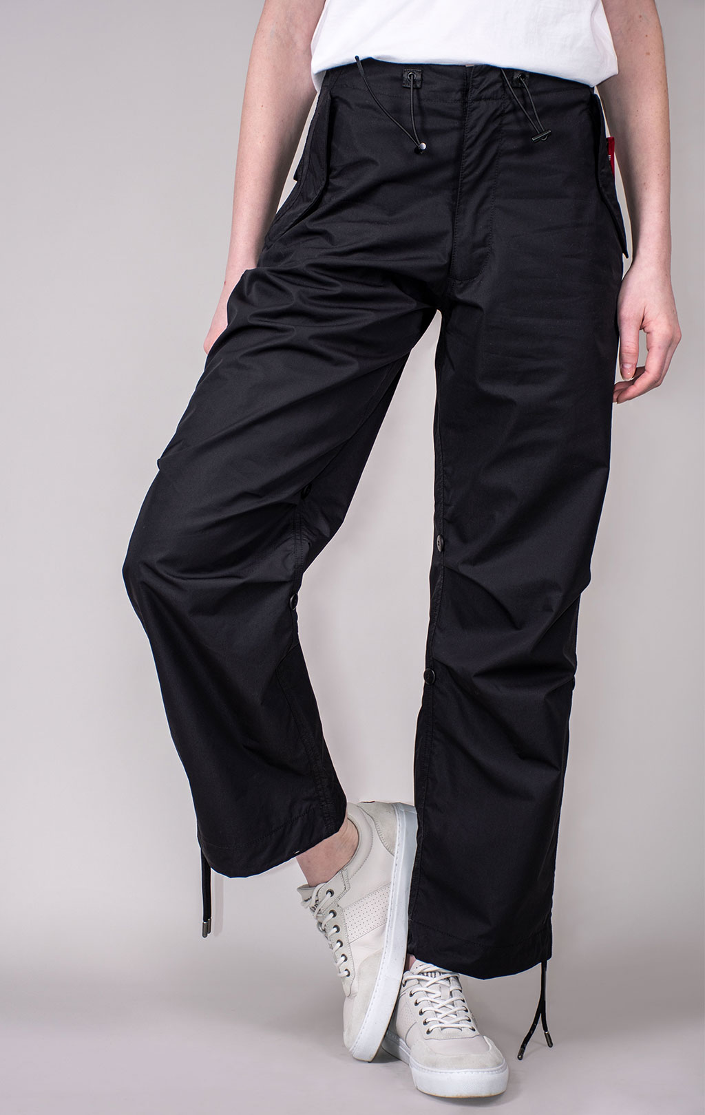 Брюки-карго парашюты ALPHA INDUSTRIES PARACHUTE PANTS SS 24 m black 