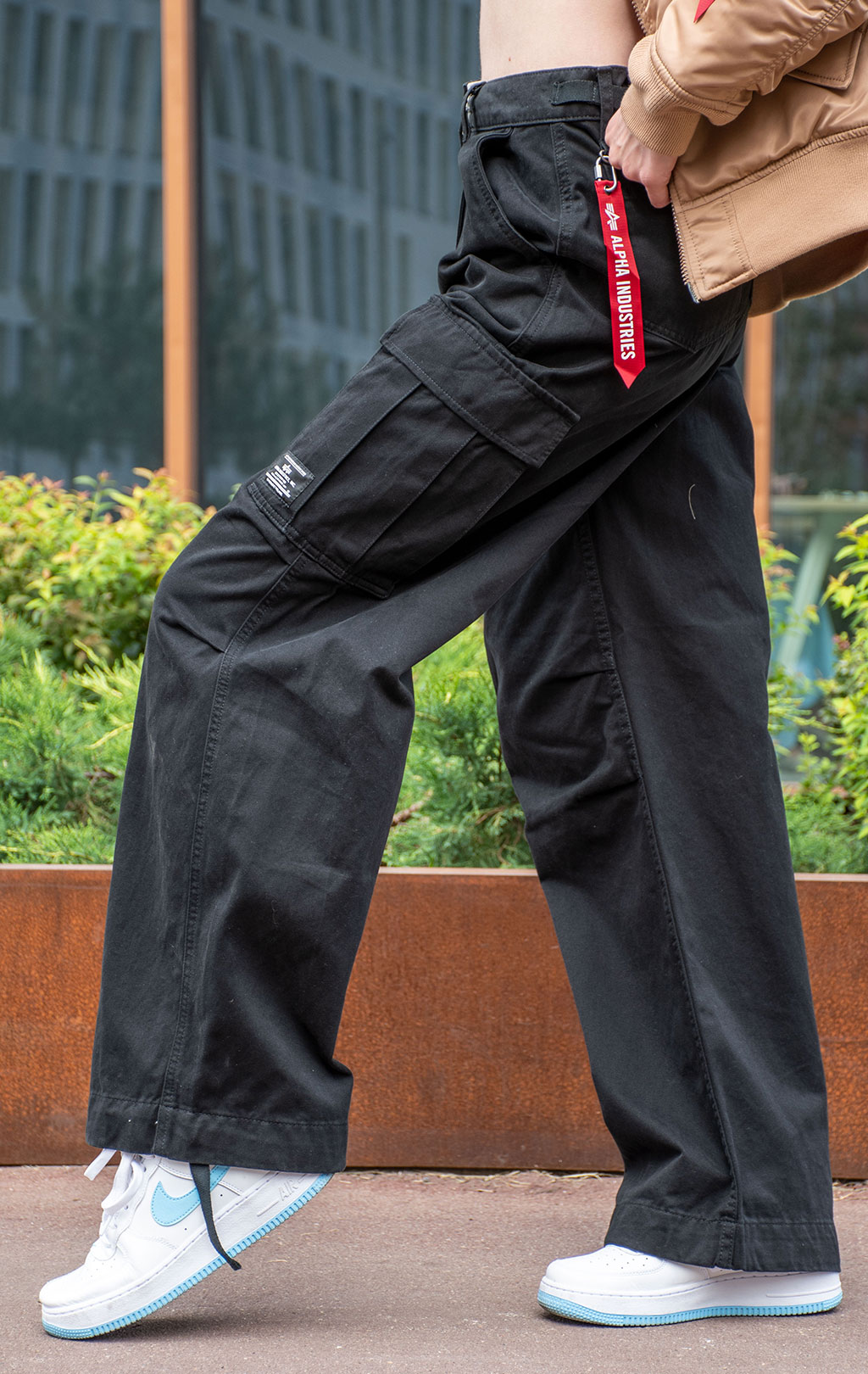 Женские брюки-карго парашюты ALPHA INDUSTRIES M-65 PANT плотные FW 24/25 black 