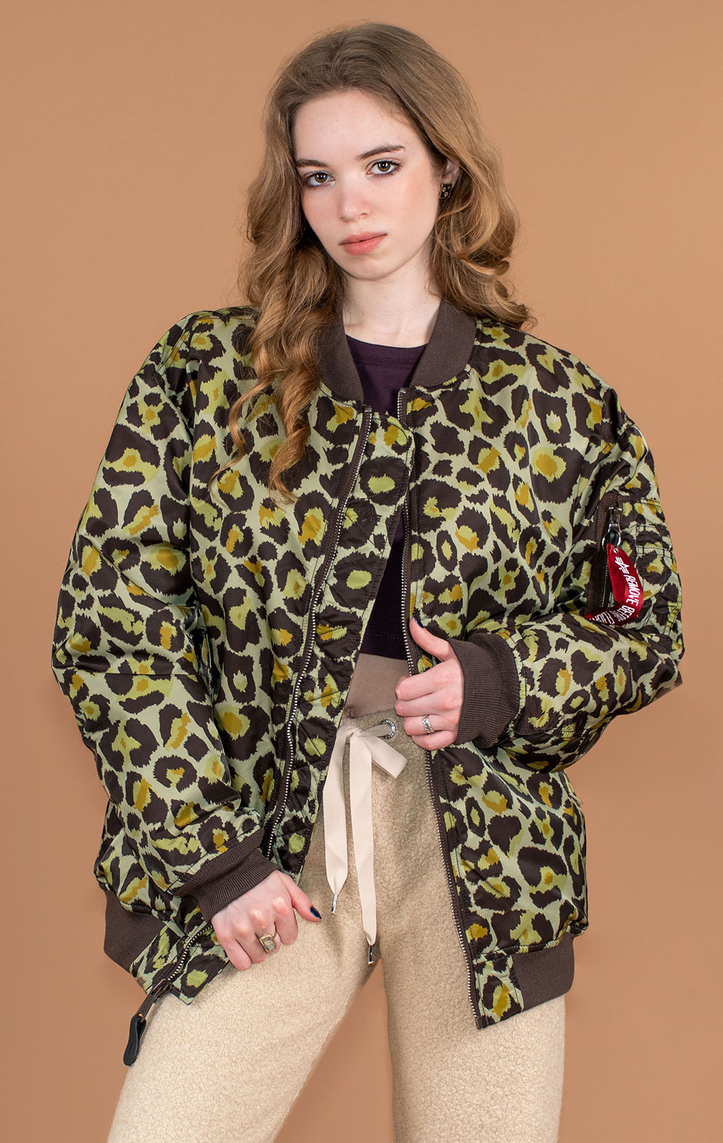 Женская куртка-бомбер лётная ALPHA INDUSTRIES CORE CAMO MA-1 olive leo camo 