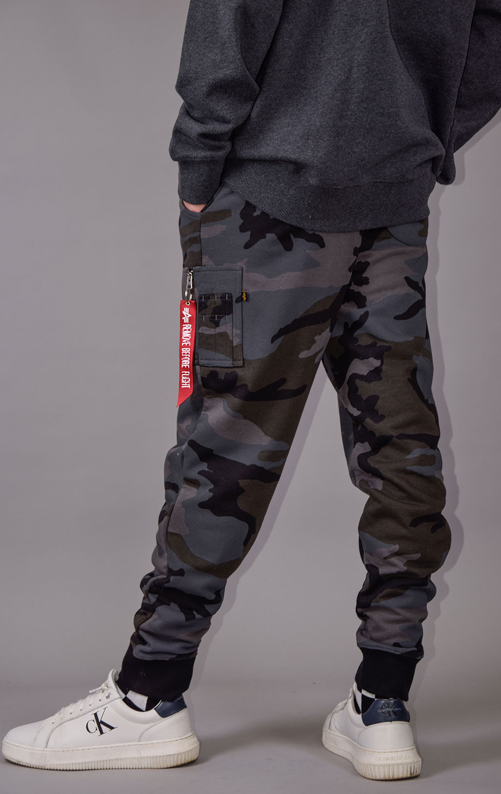 Брюки спортивные джоггеры ALPHA INDUSTRIES X-FIT CARGO black camo 