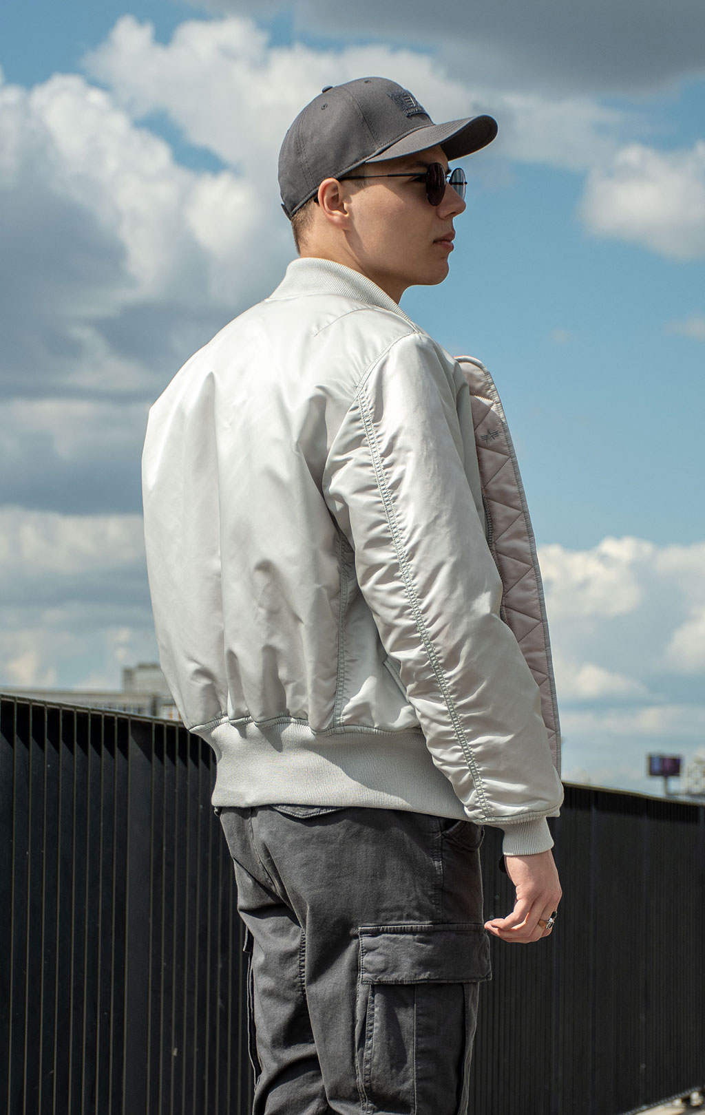 Бомбер ALPHA INDUSTRIES ORIGINAL FIT MA-1 SS 25 m light gray 