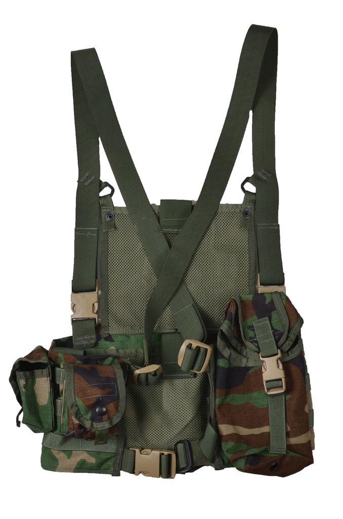 Жилет тактический MOLLE с подсумками camo woodland США