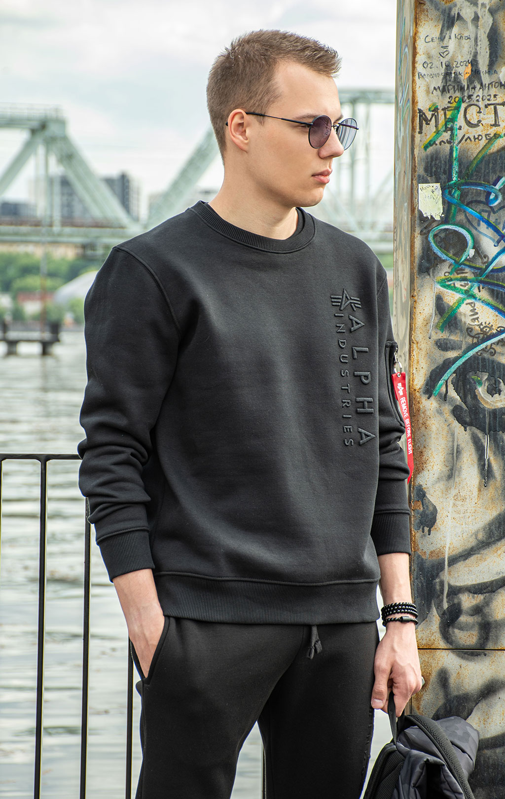 Свитшот ALPHA INDUSTRIES EMB SWEATER black 