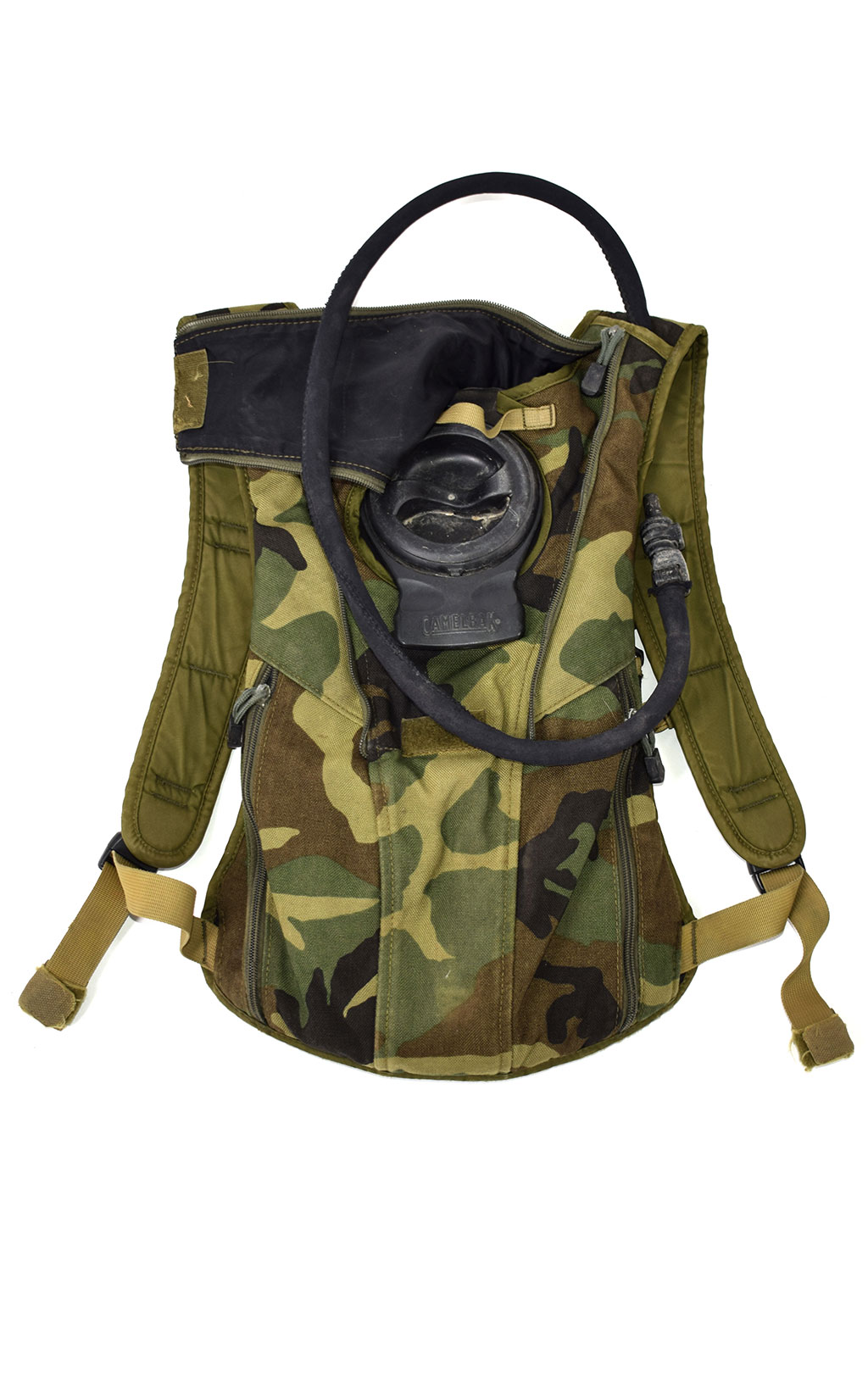 Питьевая система армейская CamelBak M.U.L.E. camo woodland б/у Англия