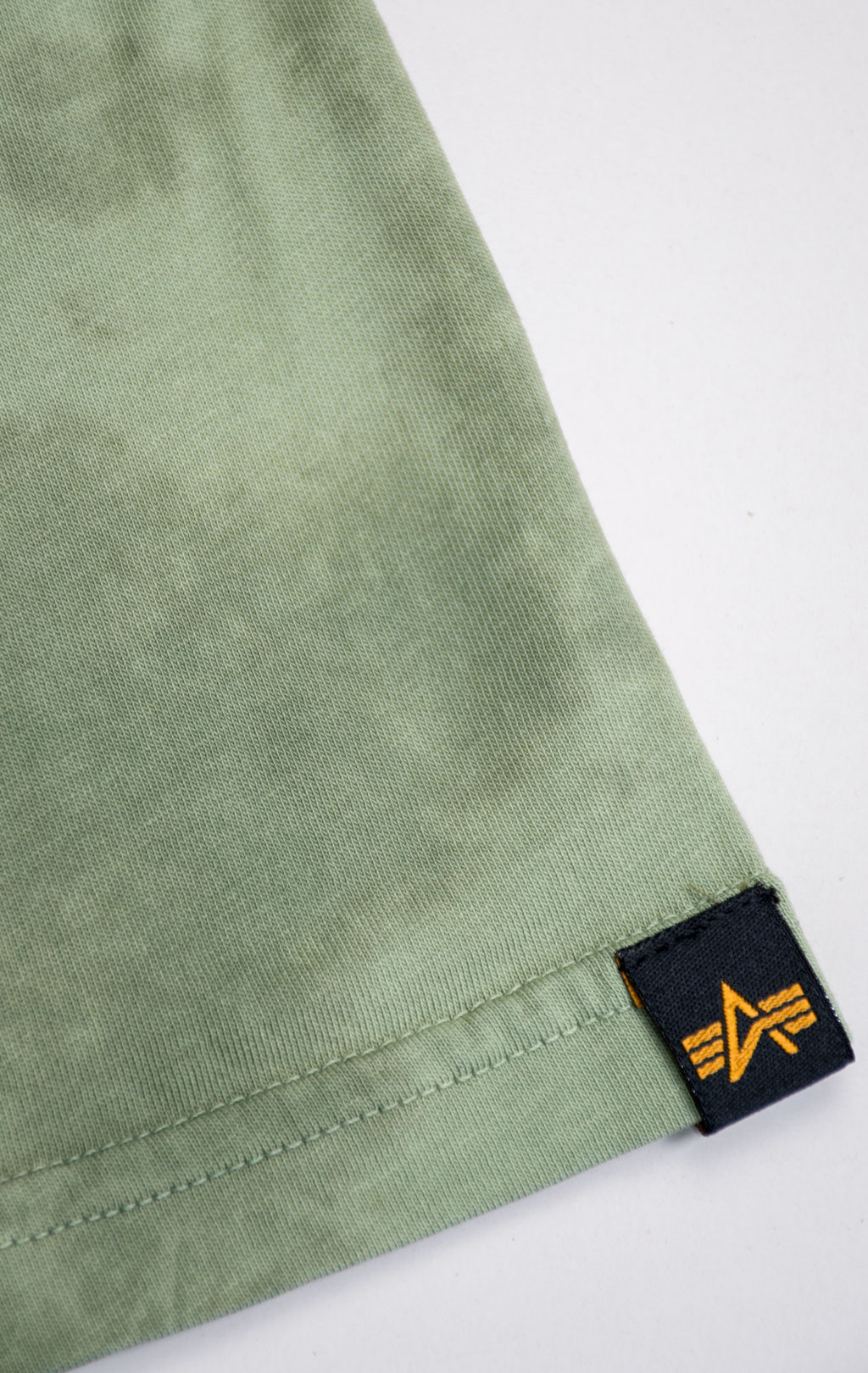 Футболка ALPHA INDUSTRIES BASIC T BATIK dark olive 
