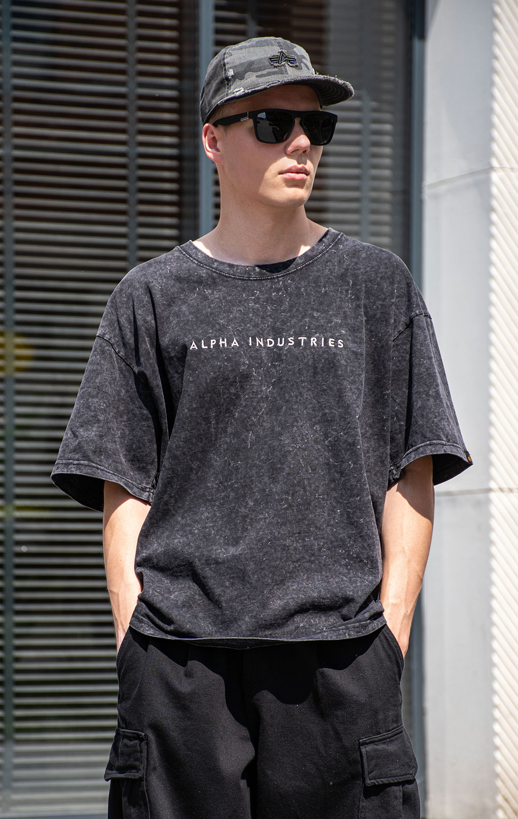 Футболка ALPHA INDUSTRIES ACID LOGO T black 