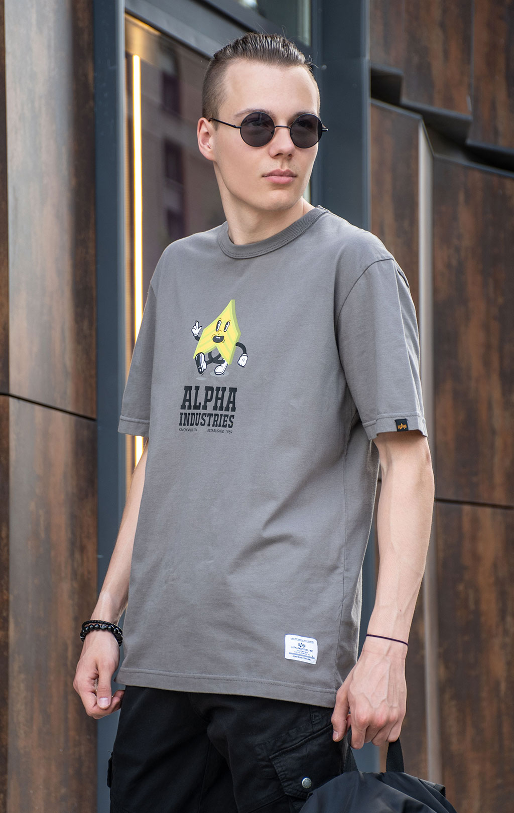 Футболка ALPHA INDUSTRIES ALPHA BADGE TEE SS 24 aircraft gray 