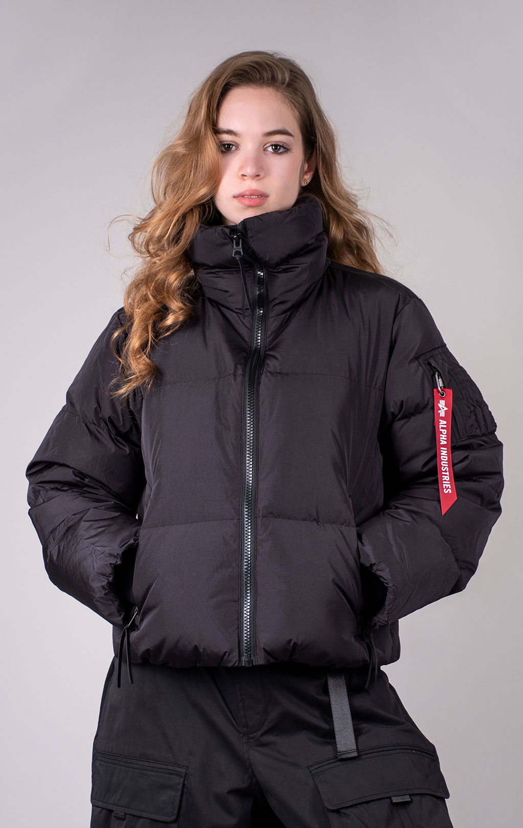Женская куртка ALPHA INDUSTRIES SIERRA SHORT PUFFER FW 24/25 black 