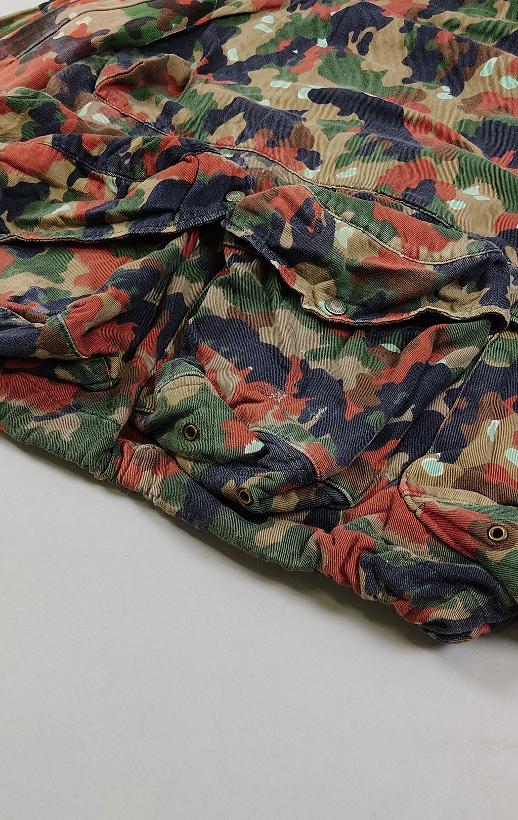 Куртка армейская с карманами сзади camo б/у Швейцария