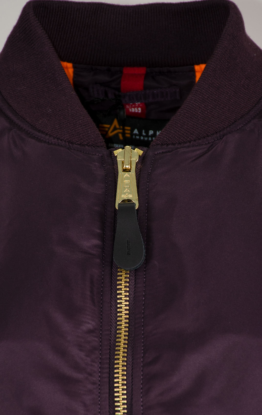 Женская куртка-бомбер лётная ALPHA INDUSTRIES CORE MA-1 plum 