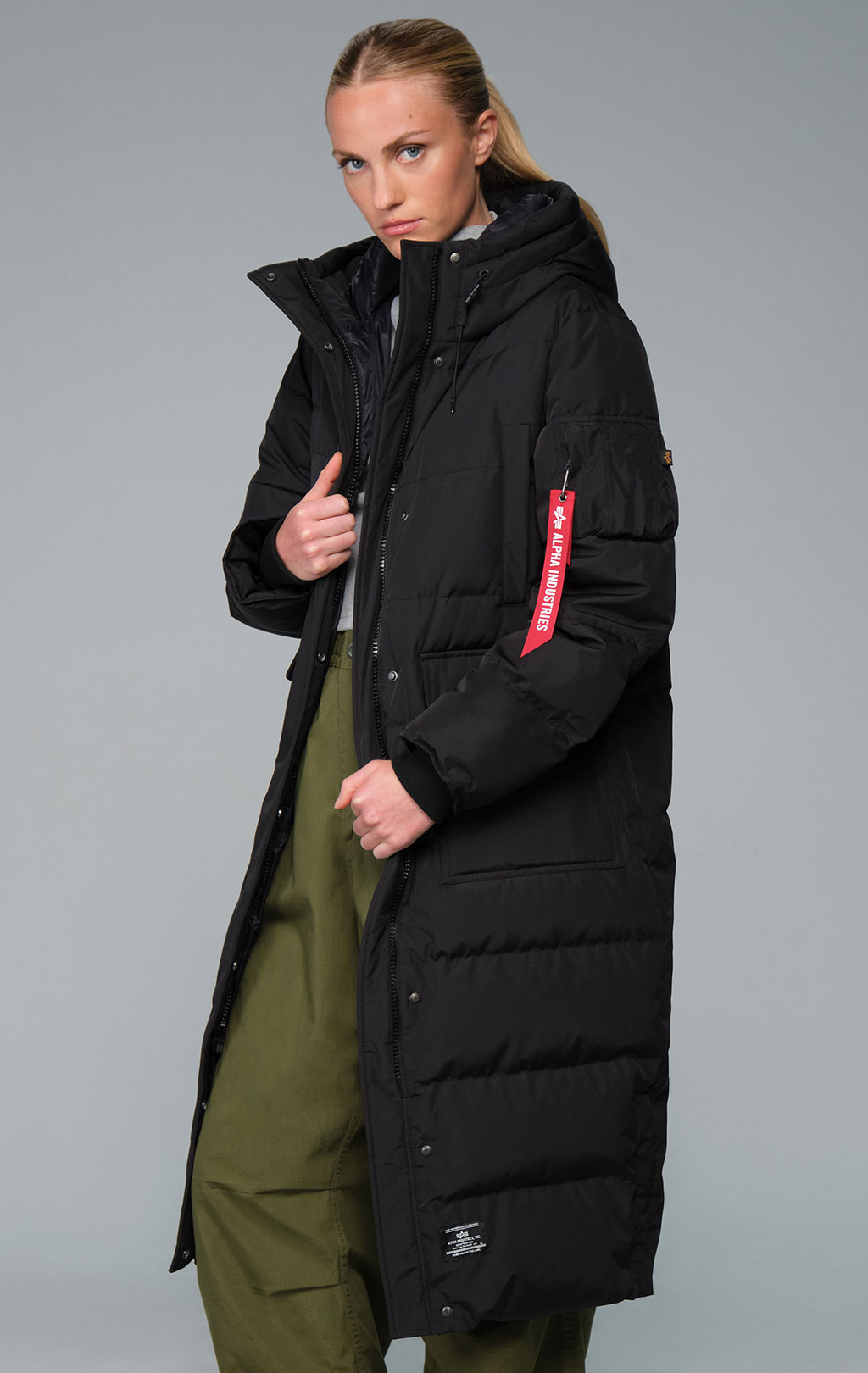 Женская куртка ALPHA INDUSTRIES SIERRA LONG RELAXED FIT PUFFER FW 26/27 black 