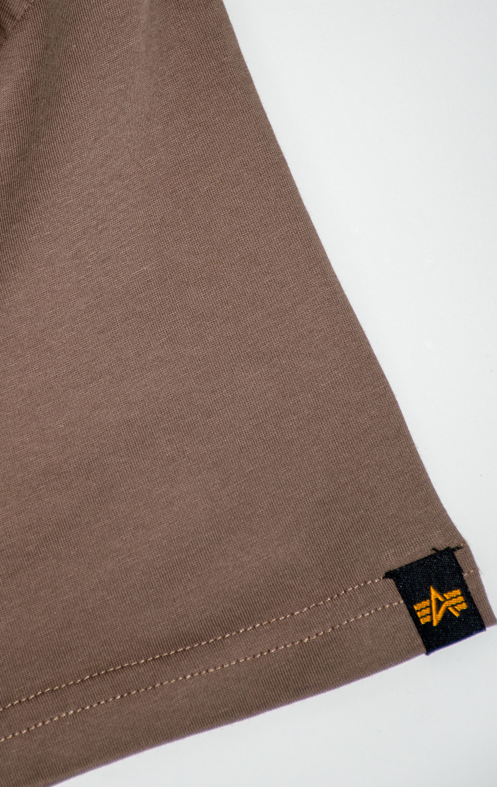 Футболка ALPHA INDUSTRIES BASIC T taupe 