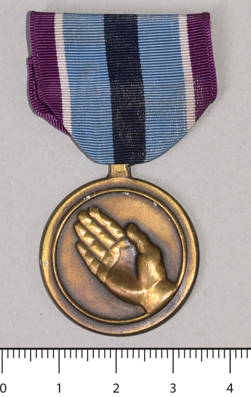 Медаль Humanitarian Service США
