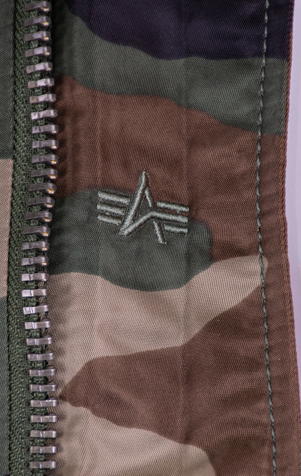 Женская аляска ALPHA INDUSTRIES VF 59 N-3B натур. мех camo woodland 65 