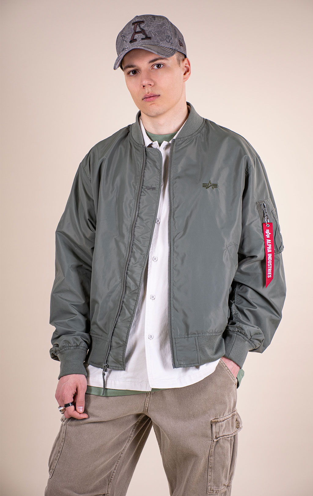 Бомбер-ветровка ALPHA INDUSTRIES L-2B LOGO HUNTER RELAXED FLIGHT JACKET SS 26 field gray 