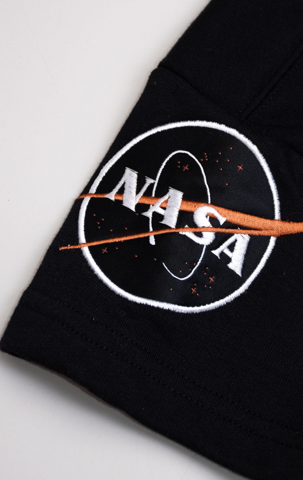 Женская футболка ALPHA INDUSTRIES NASA LONG T OS black 