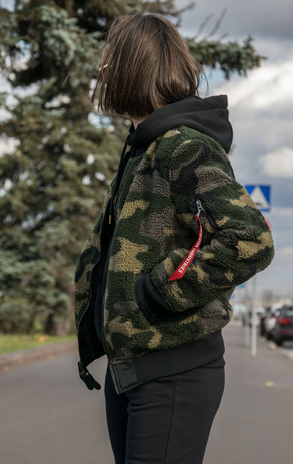 Женская куртка-пилот ALPHA INDUSTRIES 2-х сторонняя SHERPA L-2B FW 21/22 m woodland camo 