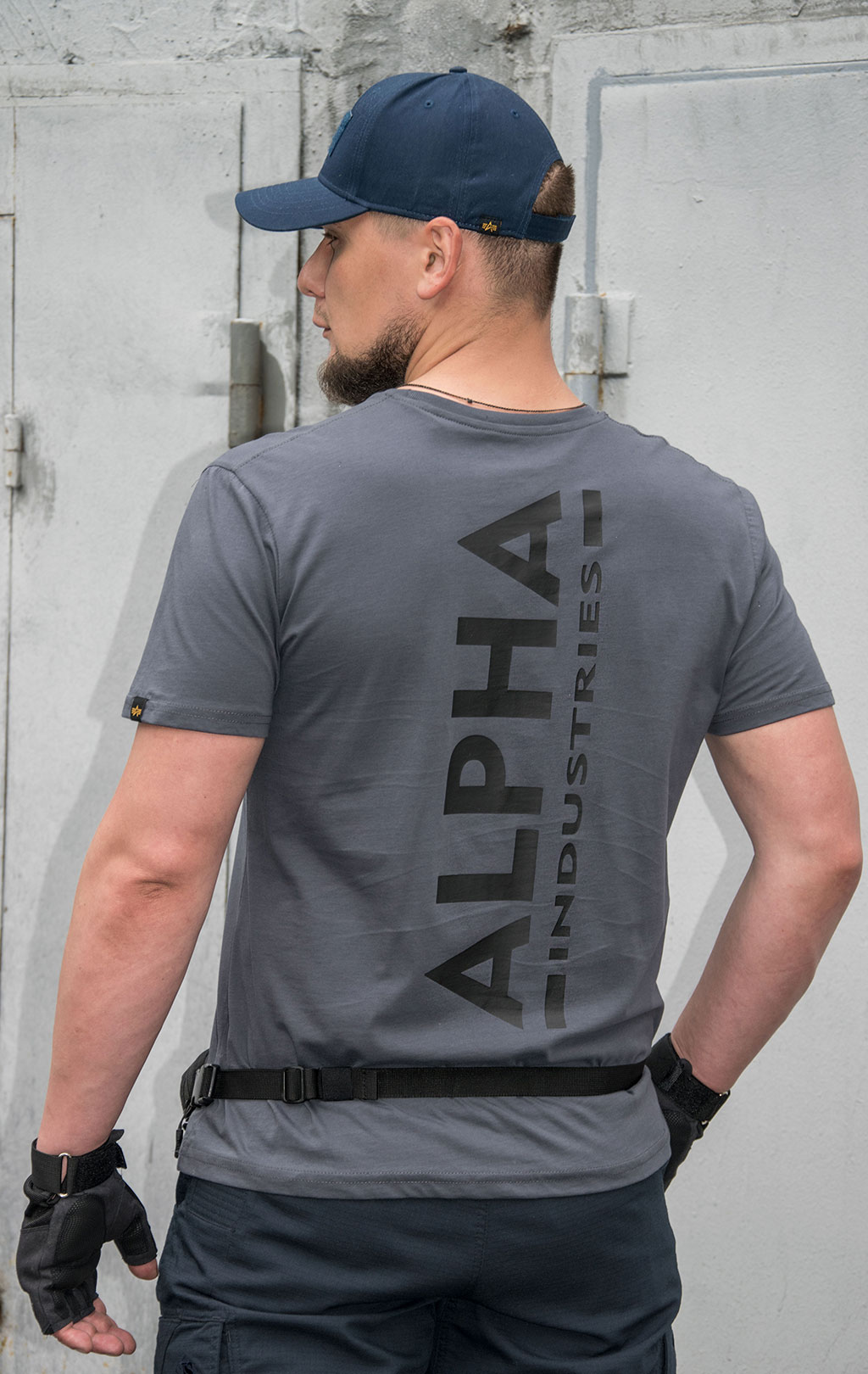 Футболка ALPHA INDUSTRIES BACKPRINT T greyblack/black 