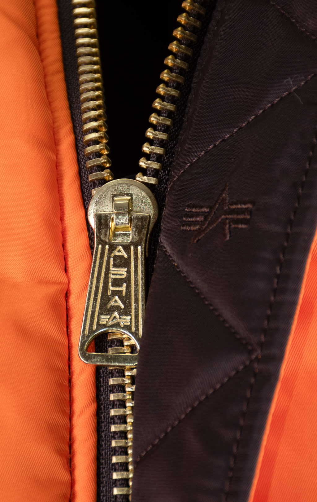 Бомбер ALPHA INDUSTRIES MA-1 HERITAGE hunter brown 