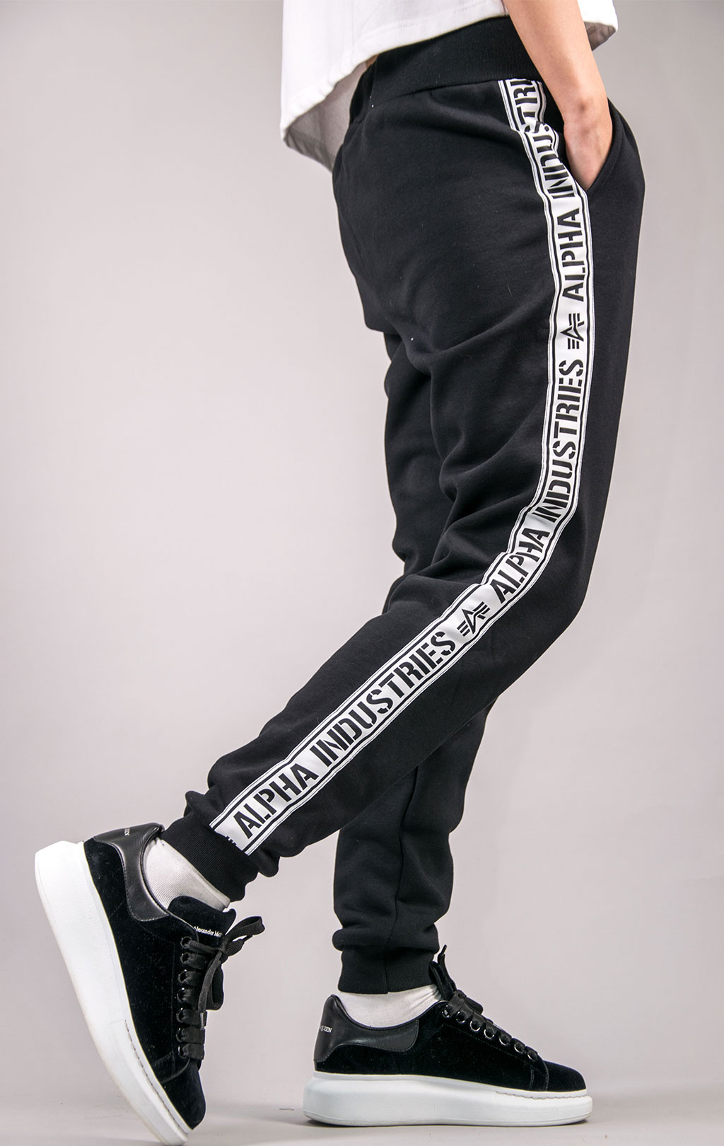 Женские брюки спортивные джоггеры ALPHA INDUSTRIES AL TAPE JOGGER black 