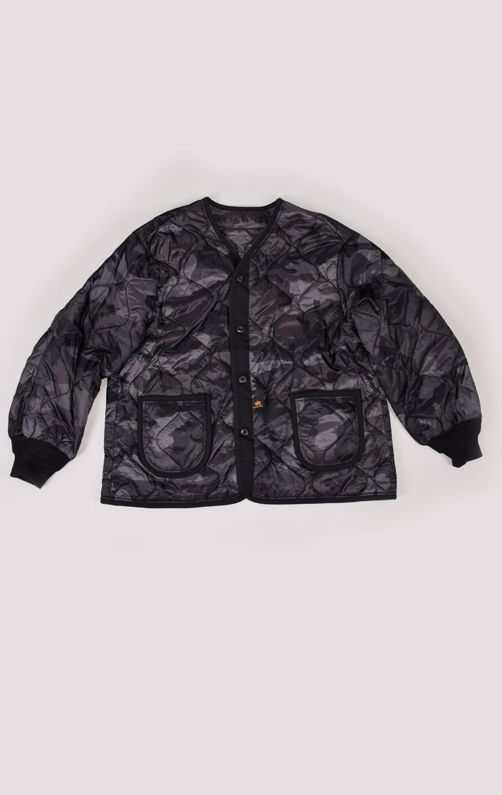 Куртка-подстёжка ALPHA INDUSTRIES с карманами и манжетами CLASSIC M-65 FW 21/22 m black woodland camo 