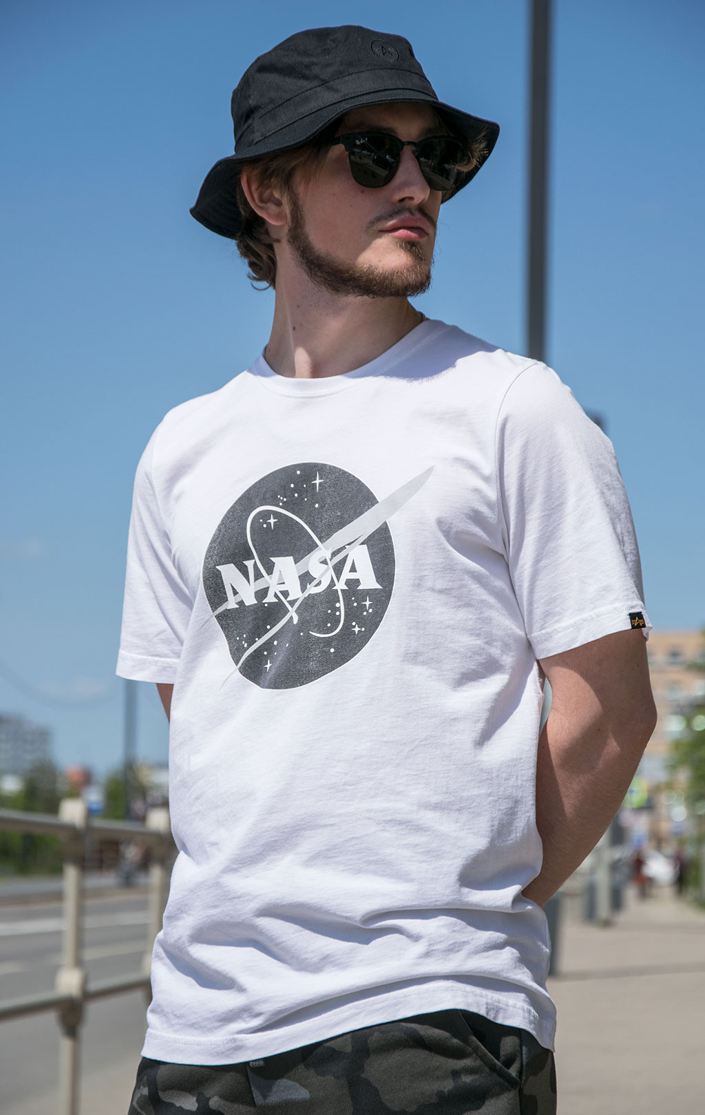 Футболка ALPHA INDUSTRIES NASA LOGO white 